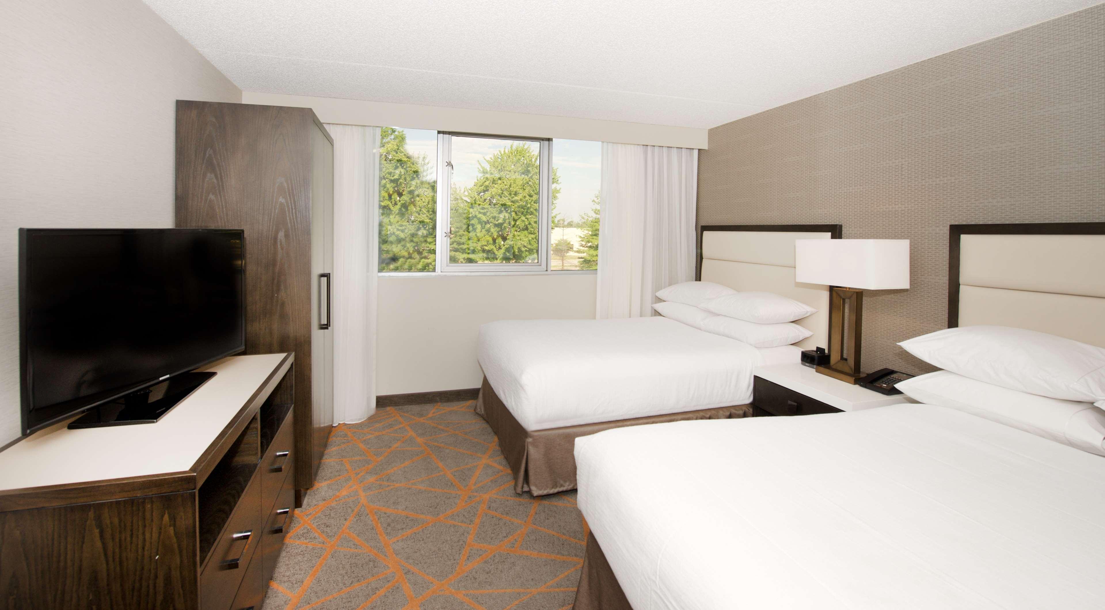 Hotel Embassy By Hilton Cincinnati Northeast - Blue Ash