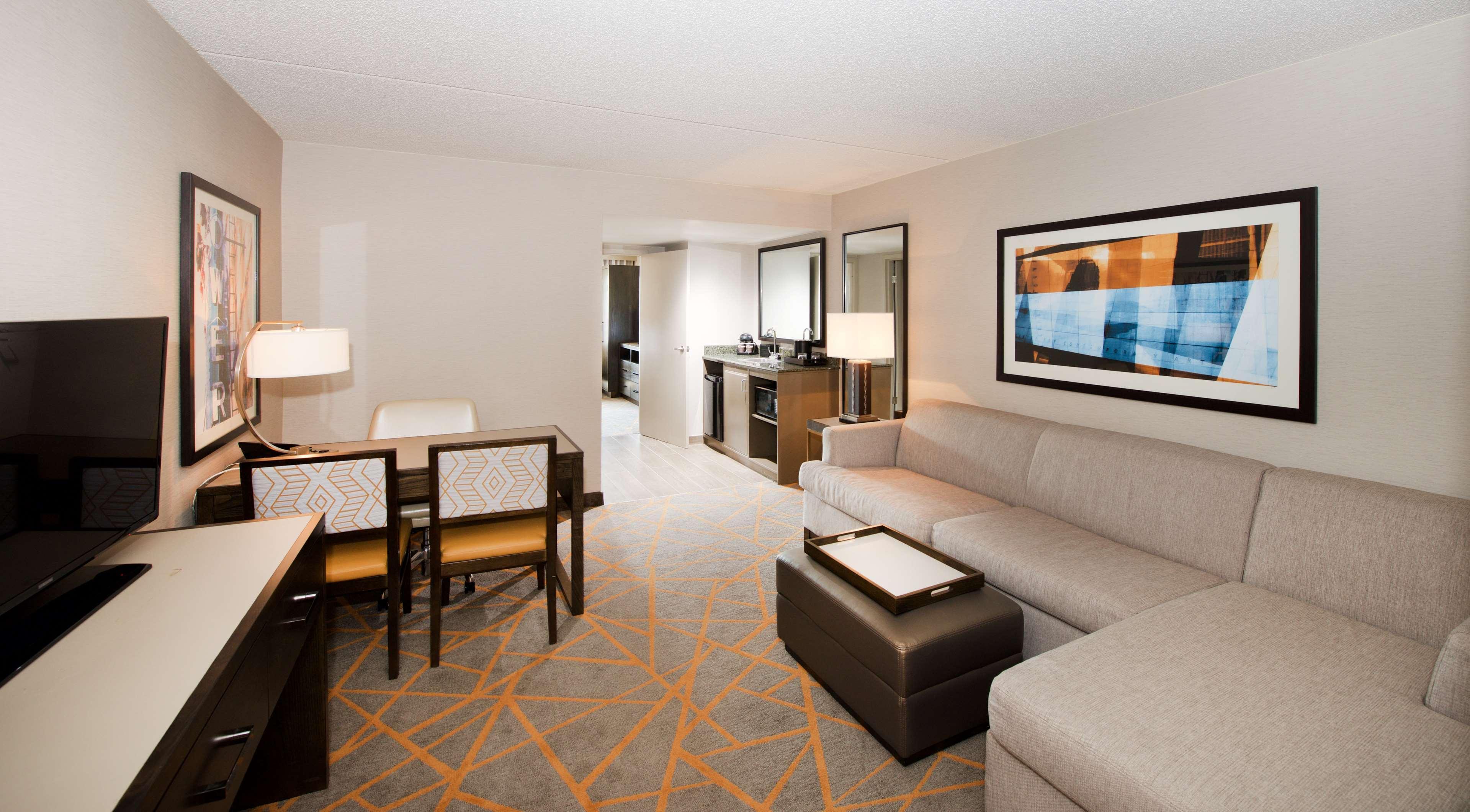 Embassy By Hilton Cincinnati Northeast -