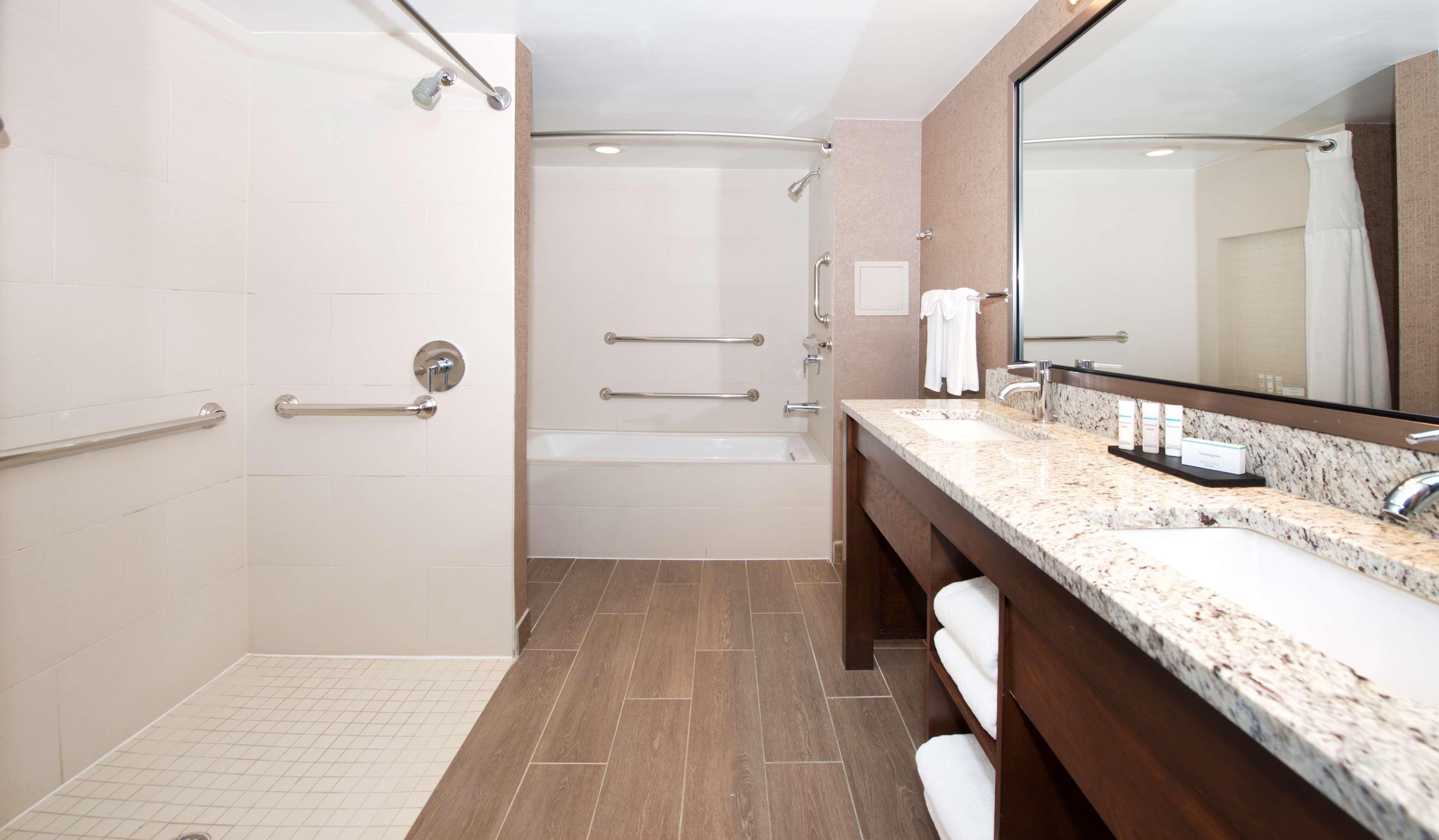 Embassy By Hilton Cincinnati Northeast -