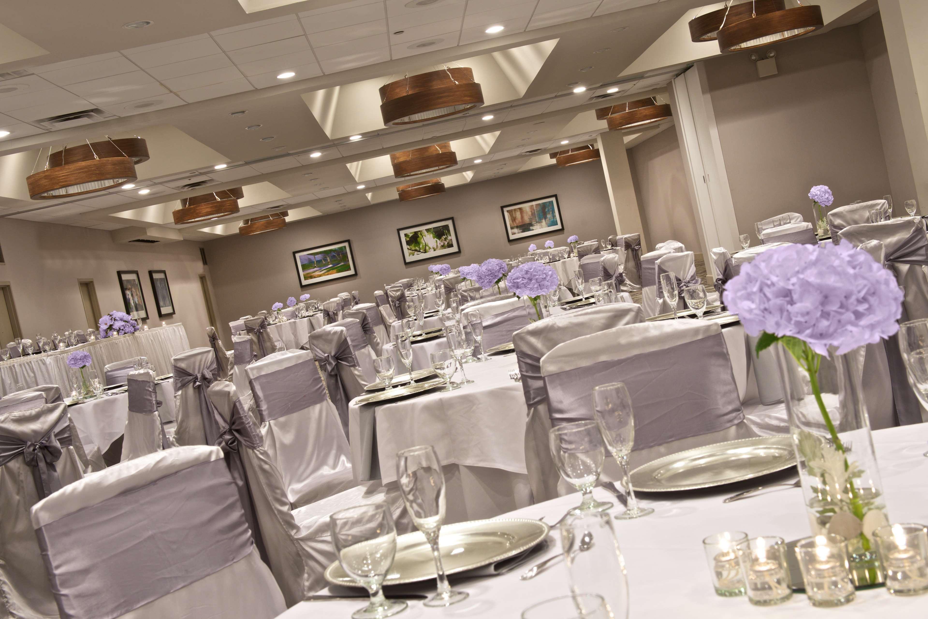 Embassy By Hilton Cincinnati Northeast - Hotel