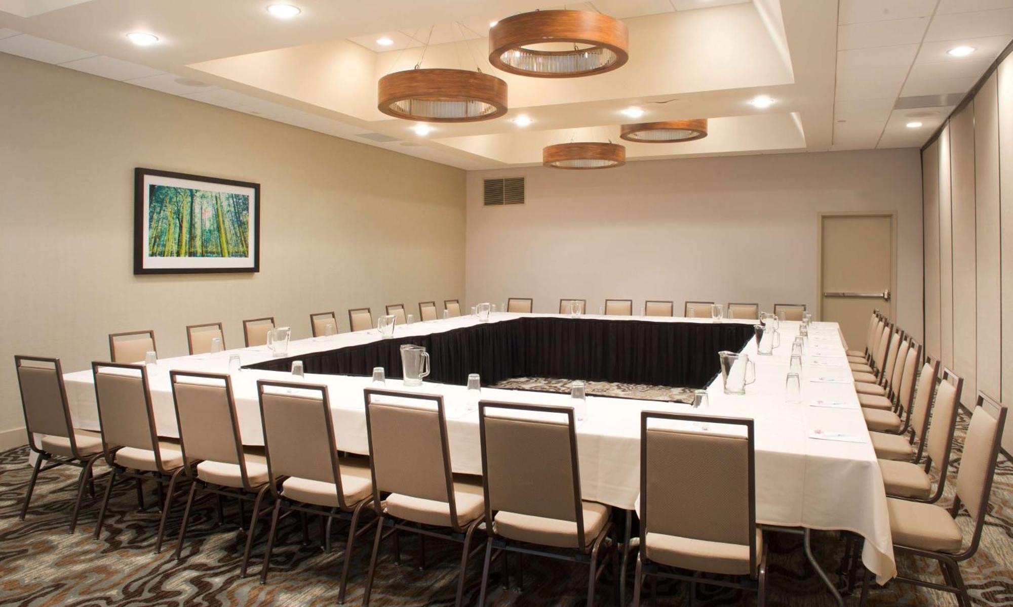 Embassy By Hilton Cincinnati Northeast - 4* Blue Ash