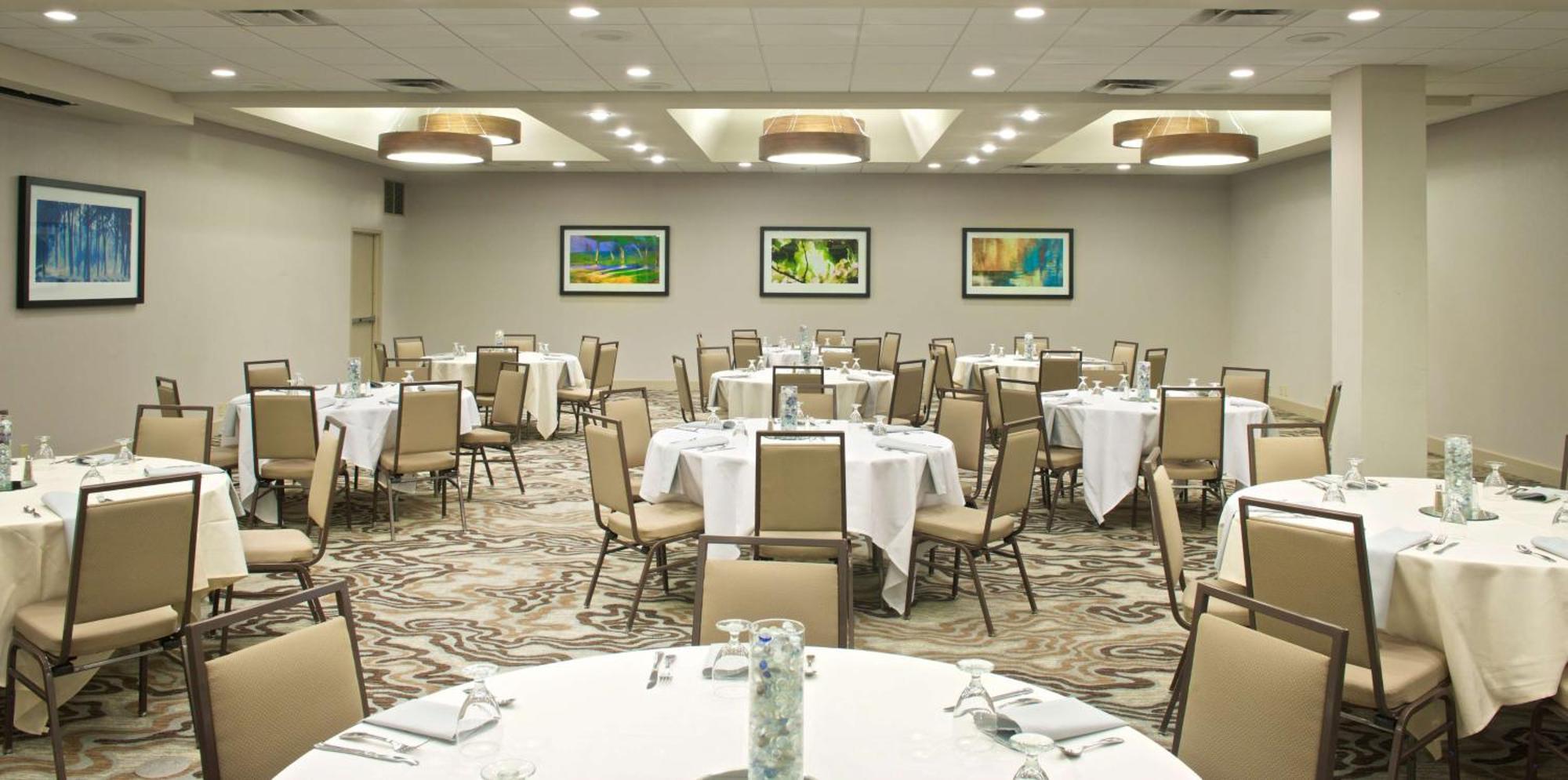 Embassy By Hilton Cincinnati Northeast - Hotel