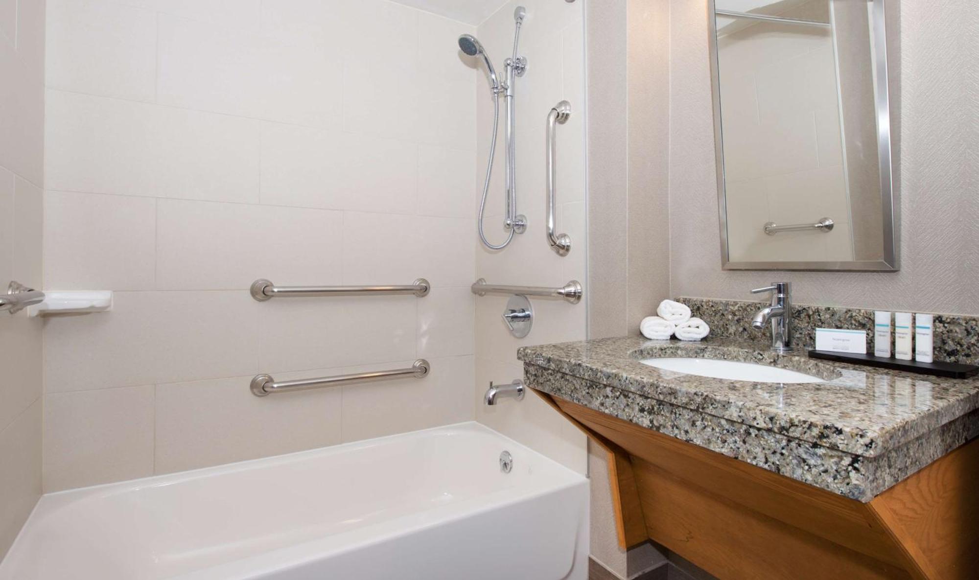 Embassy By Hilton Cincinnati Northeast - 4* Blue Ash
