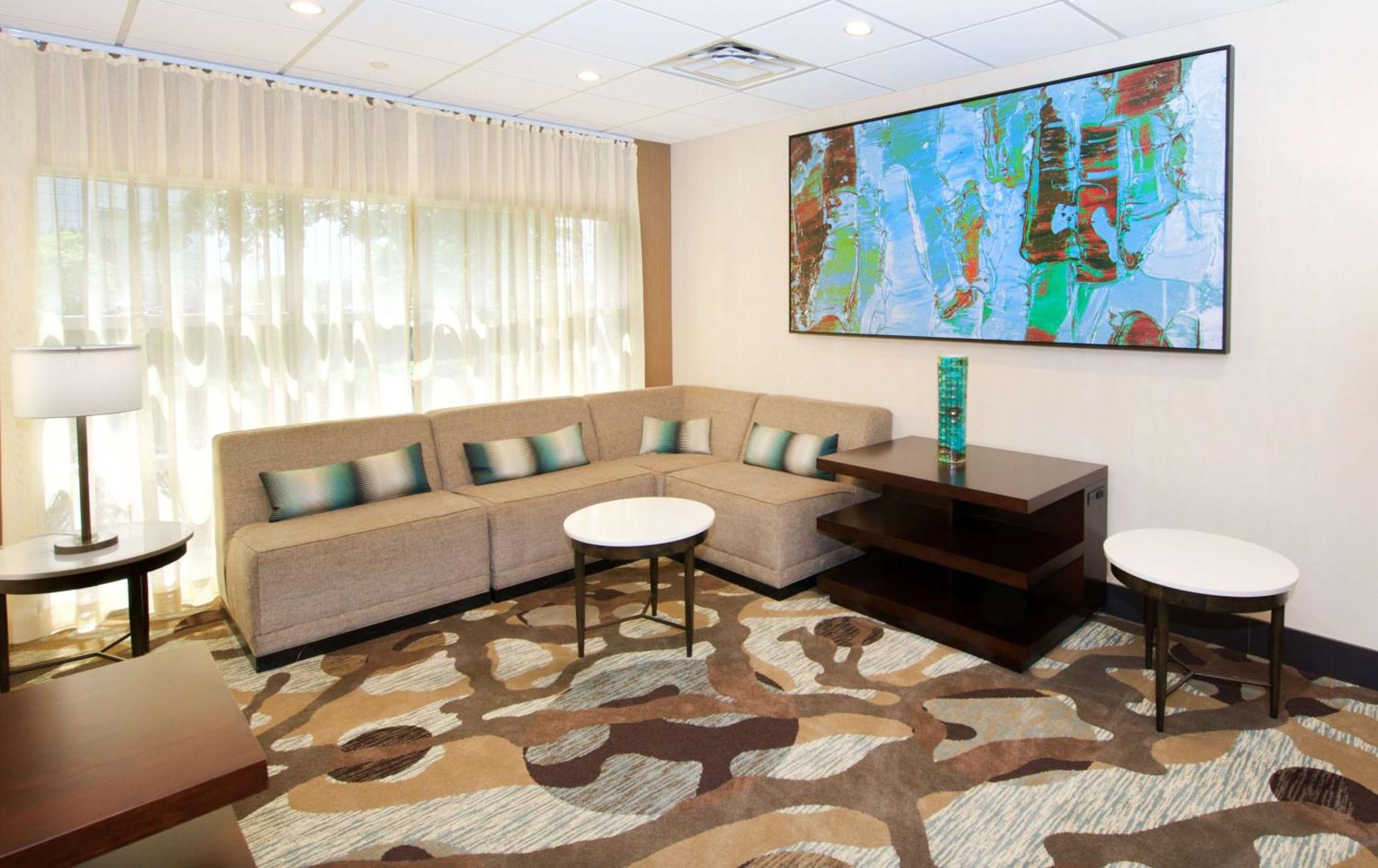 Embassy By Hilton Cincinnati Northeast -