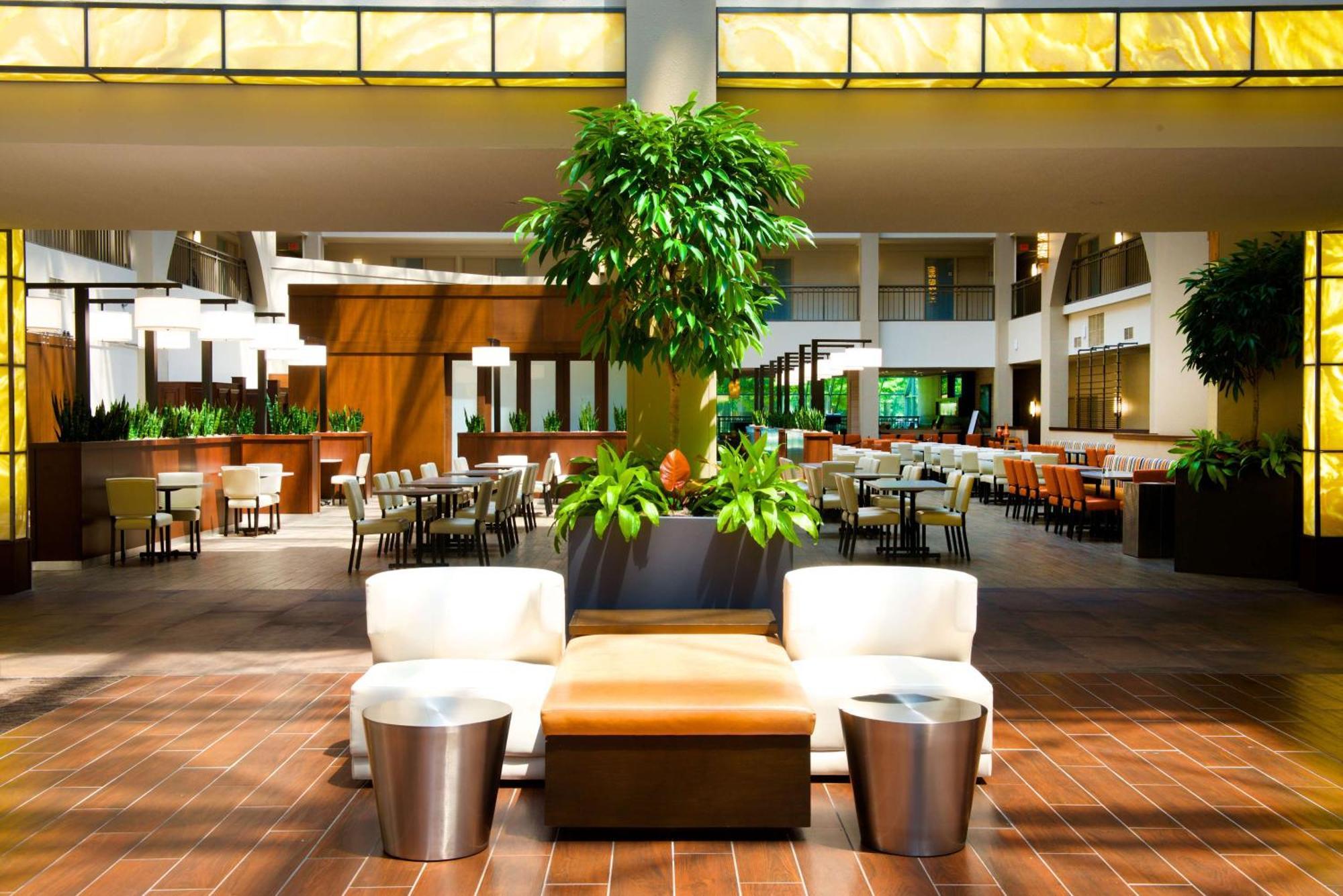 Embassy By Hilton Cincinnati Northeast -