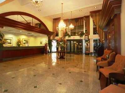 Hotel Embassy By Hilton Cincinnati Northeast -