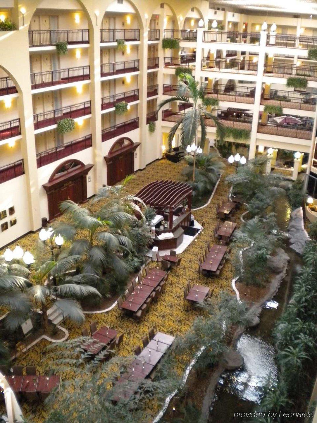 Hotel Embassy By Hilton Cincinnati Northeast -