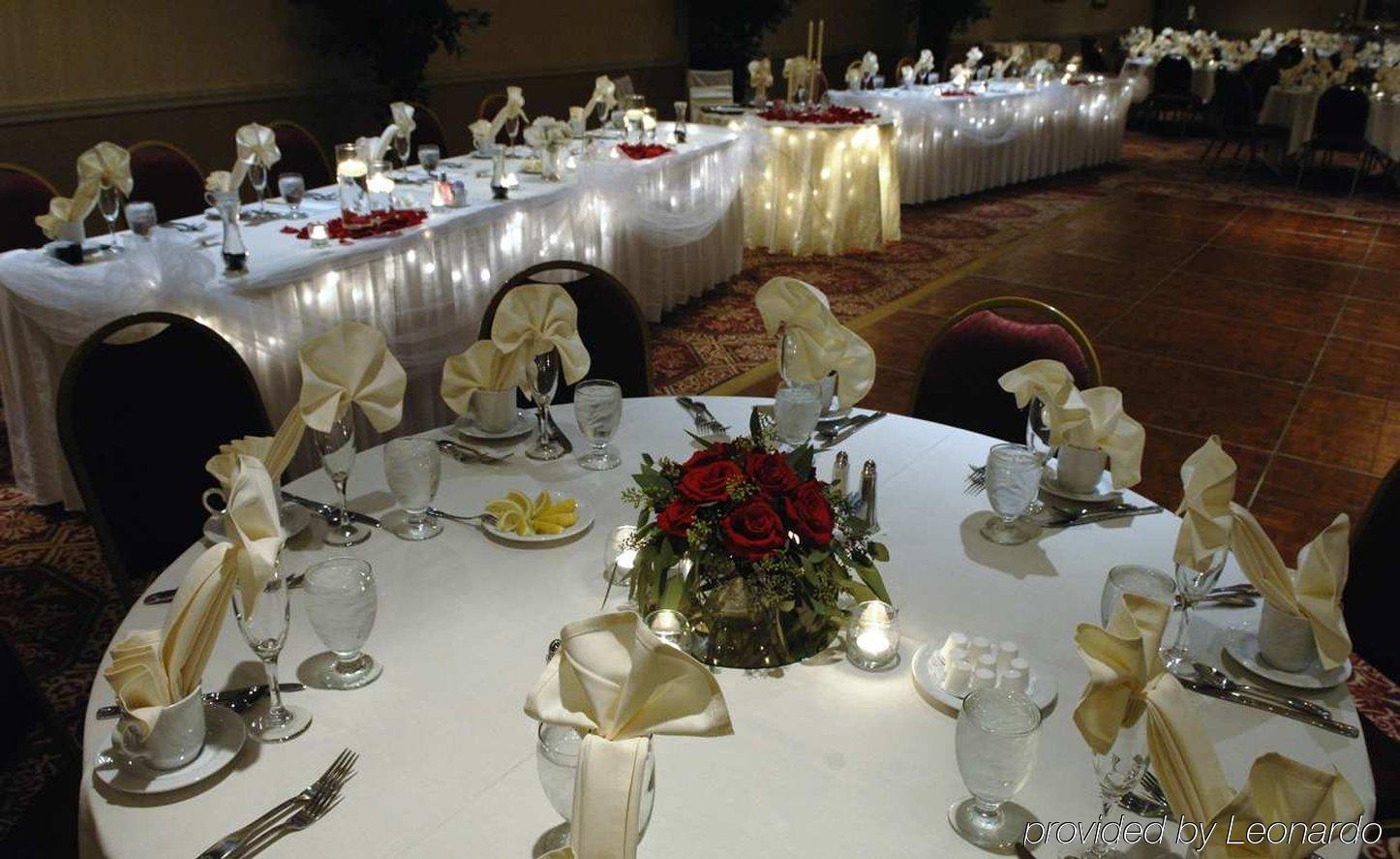 Embassy By Hilton Cincinnati Northeast - Hotel