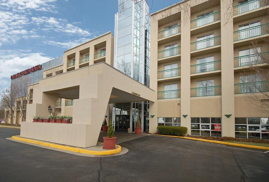 Hotel Embassy By Hilton Cincinnati Northeast - Blue Ash