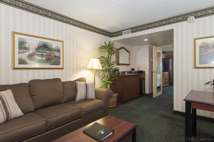 Hotel Embassy By Hilton Cincinnati Northeast - Blue Ash