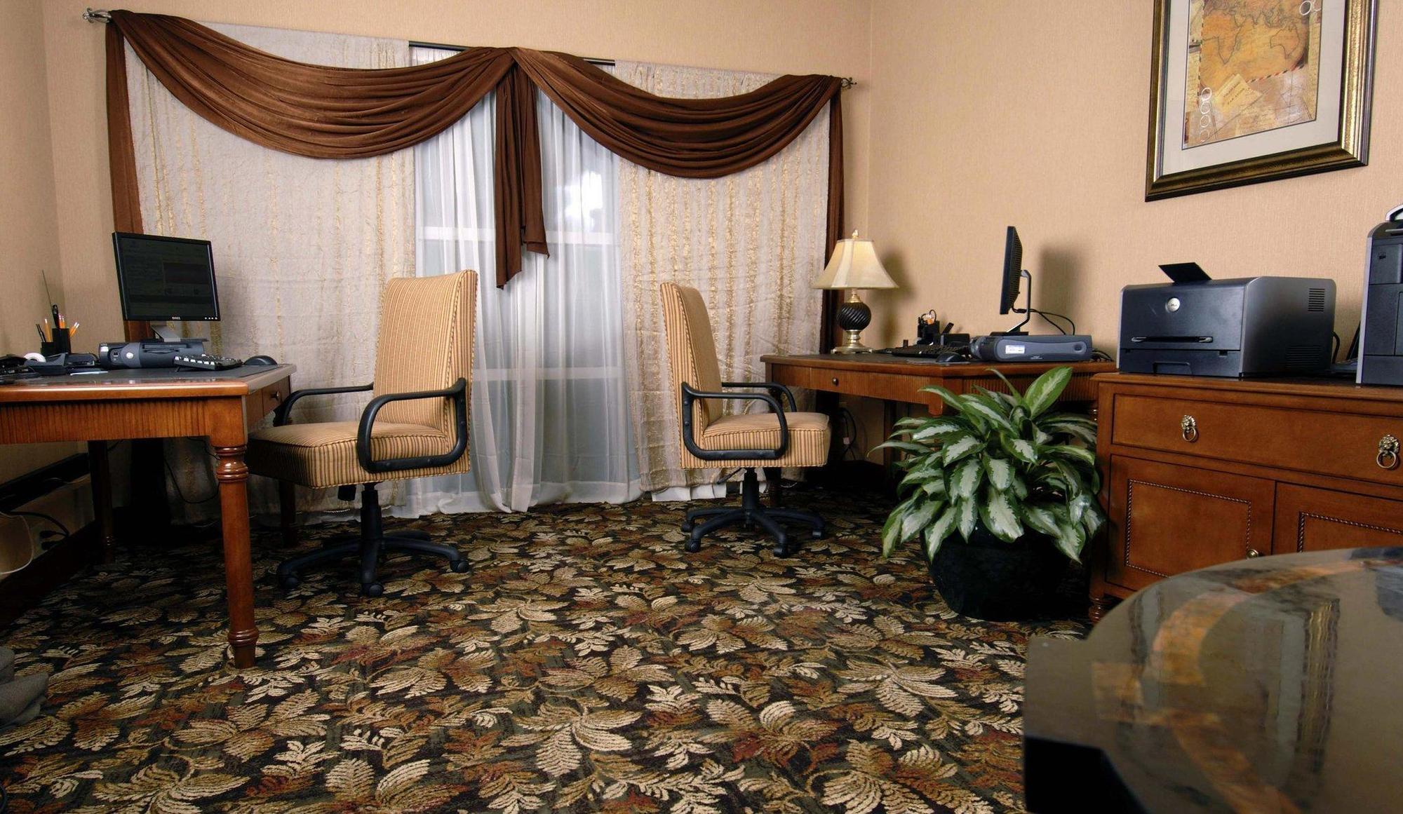 Embassy By Hilton Cincinnati Northeast - Hotel 4*