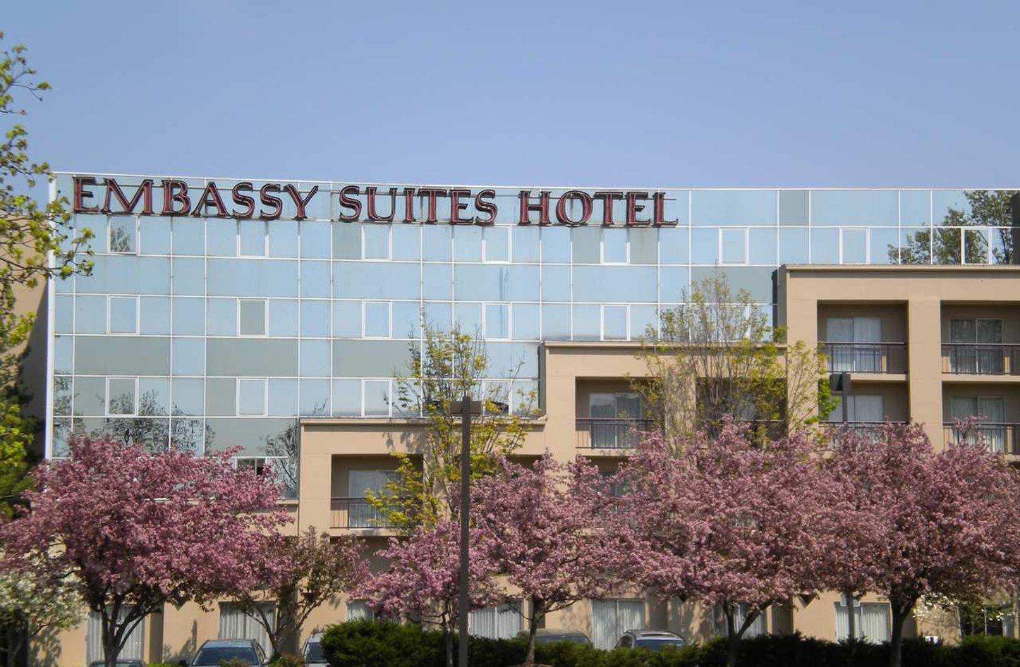 Hotel Embassy By Hilton Cincinnati Northeast - 4*