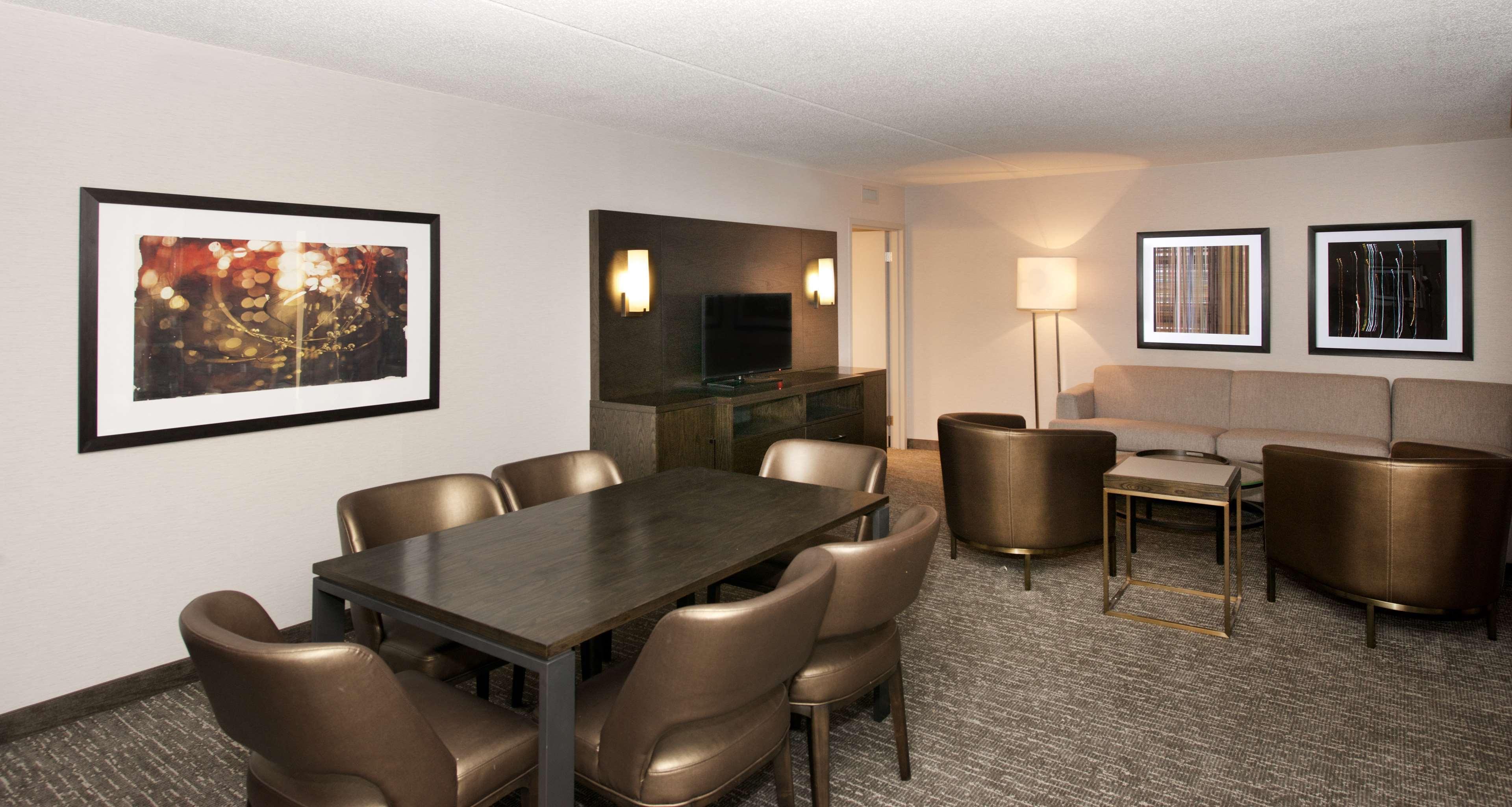 Embassy By Hilton Cincinnati Northeast - Blue Ash