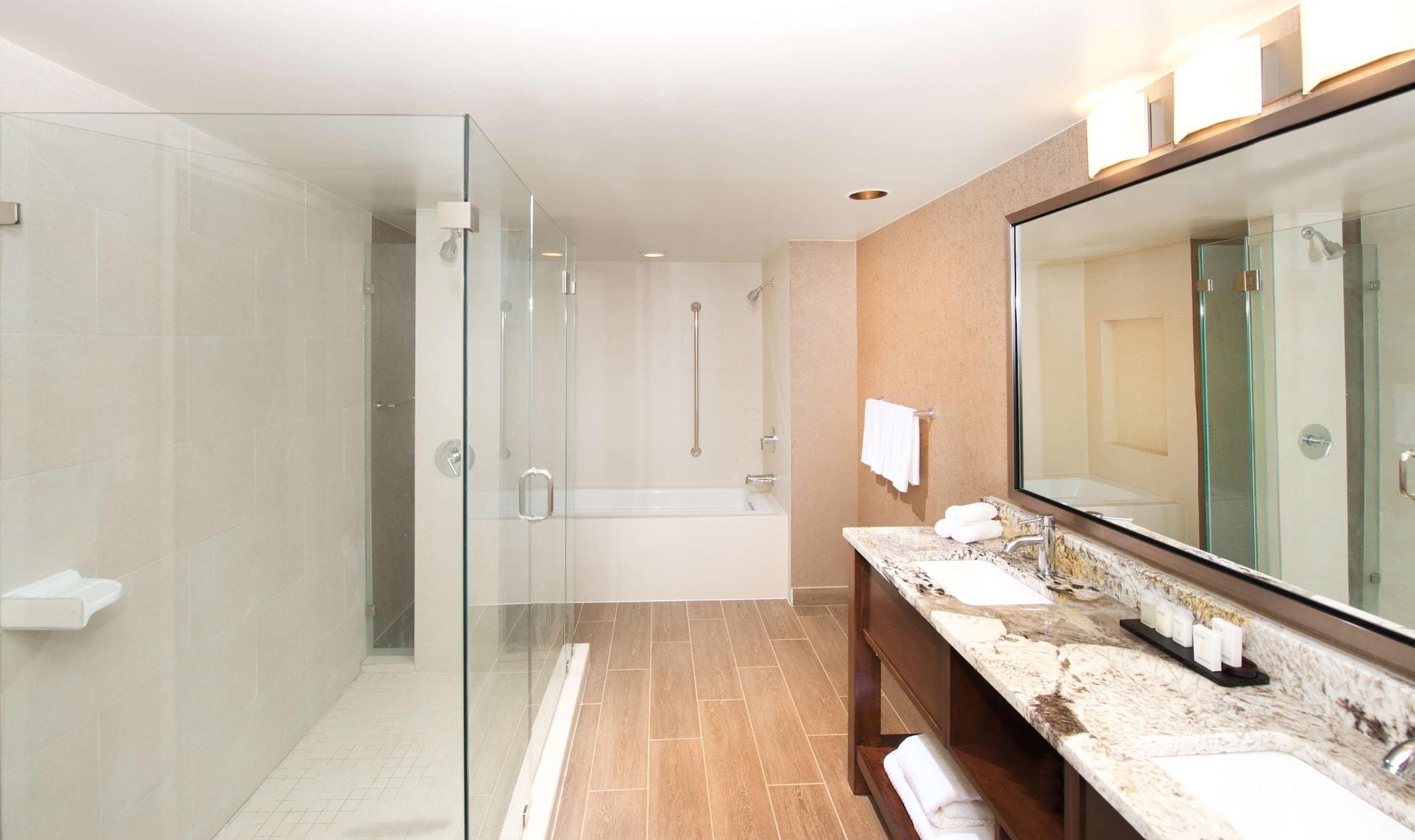 Embassy By Hilton Cincinnati Northeast - Blue Ash