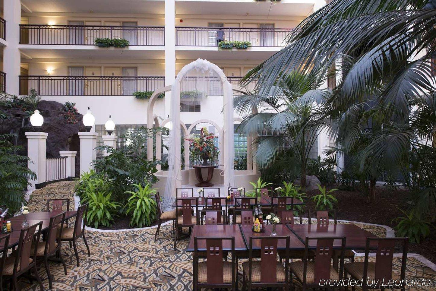 Embassy By Hilton Cincinnati Northeast - Hotel
