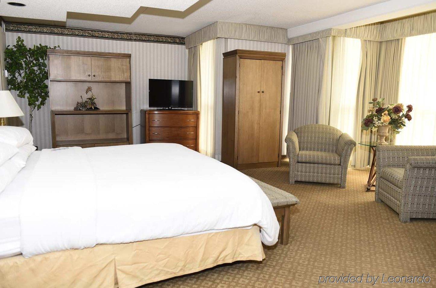 Embassy By Hilton Cincinnati Northeast - Hotel Blue Ash