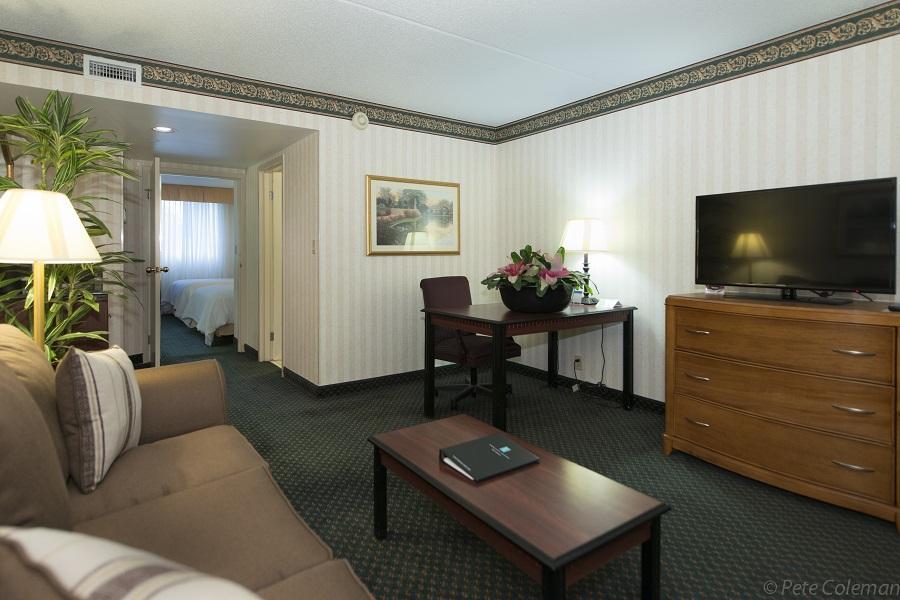 Hotel Embassy By Hilton Cincinnati Northeast - 4*