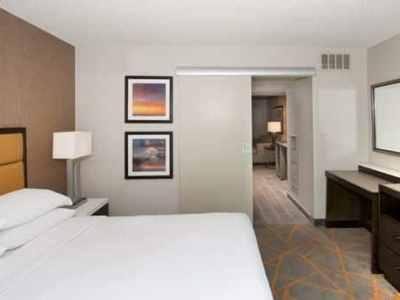 Embassy By Hilton Cincinnati Northeast - Hotel 4*